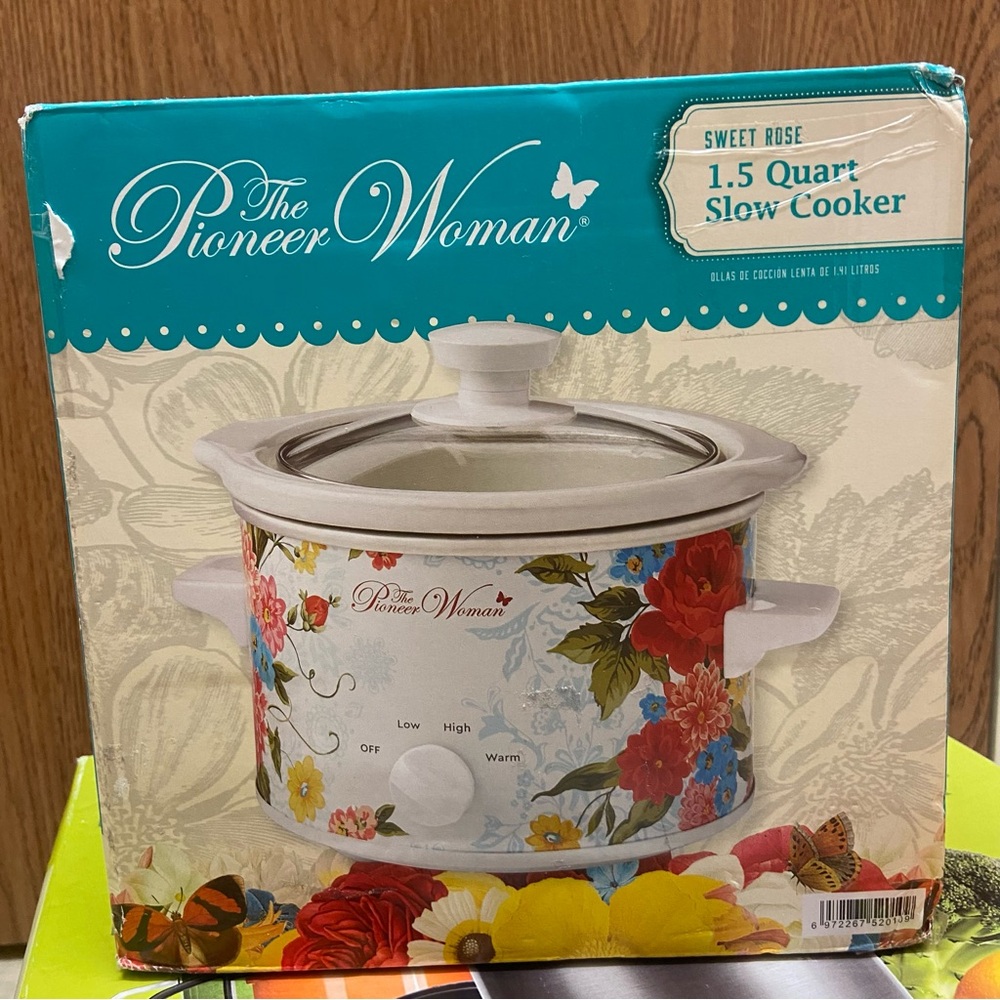 The Pioneer Woman Sweet Rose Floral Slow Cooker 1.5 Quarts